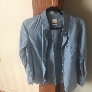 Gap women’s chambray button down shirt
